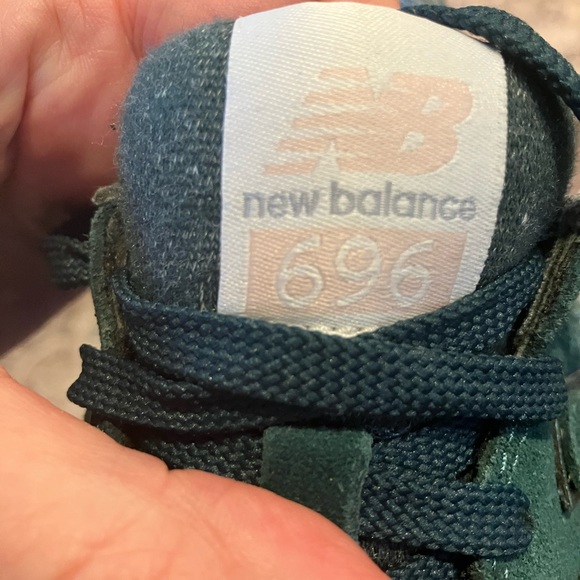 New Balance 696v1 - Picture 2 of 11